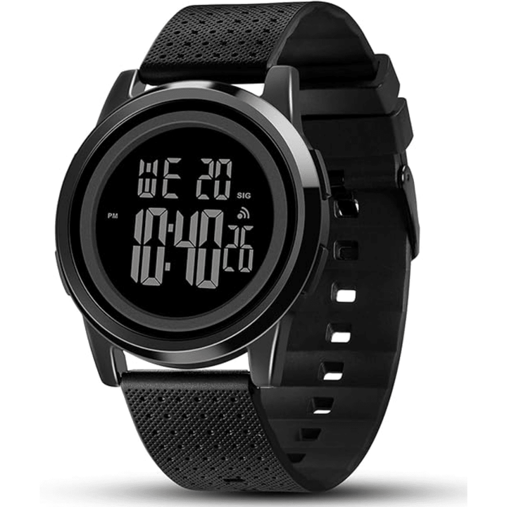 Hochwertige Herren Sportuhr, digital, wasserdicht, mit stilvollem Edelstahlarmband aus der Nähe.