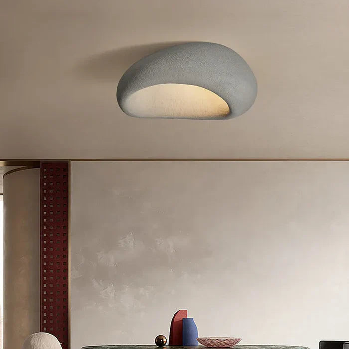 Minimalistische Wabi-Sabi Deckenleuchte, eine elegante Ergänzung für jedes moderne Interieur.