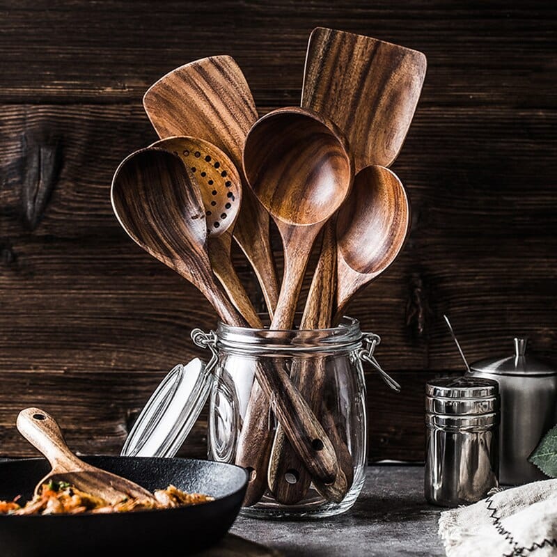 Natürliches Holz Küchenutensilien Set, nachhaltig & kratzfrei für umweltfreundliches Kochen.