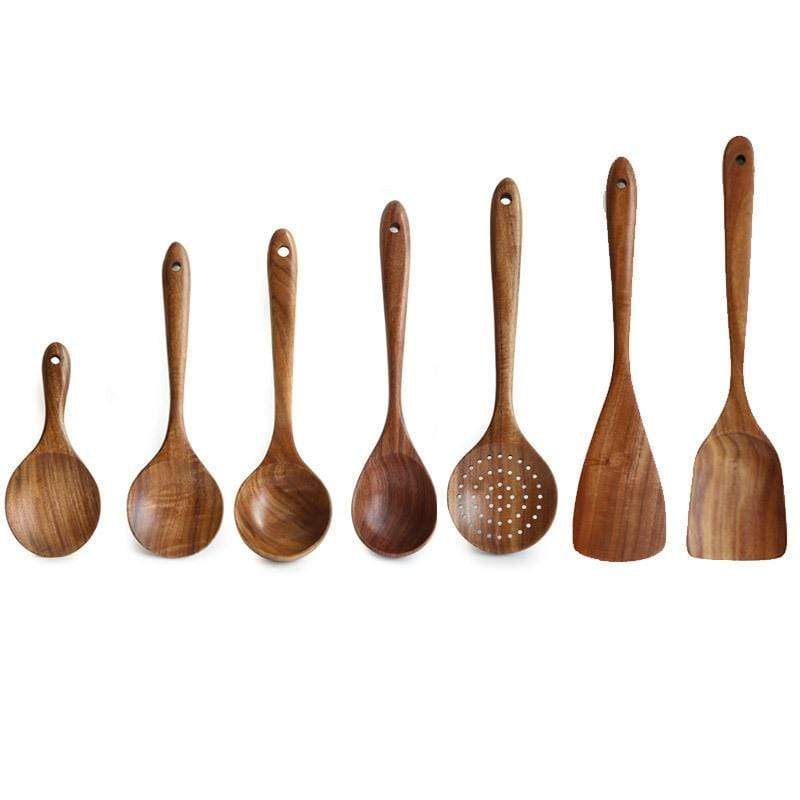 Schönes Naturholz Kochzubehör Set, nachhaltig produziert und funktional für die moderne Küche.