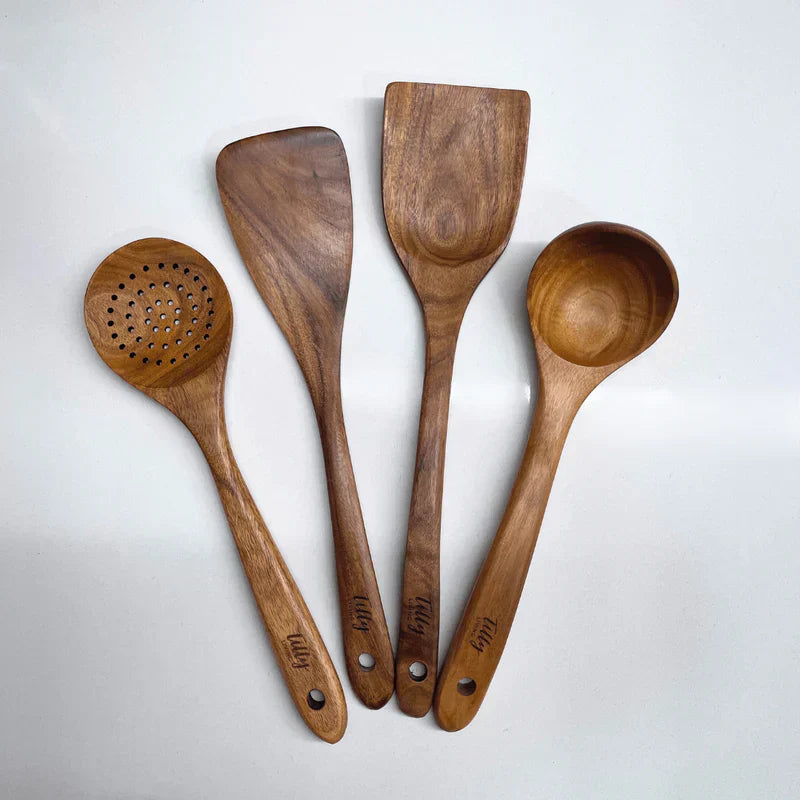 Edles Holz Küchenutensilien Set aus nachhaltigem Naturholz, bereichert jede Küche mit Funktion & Stil.