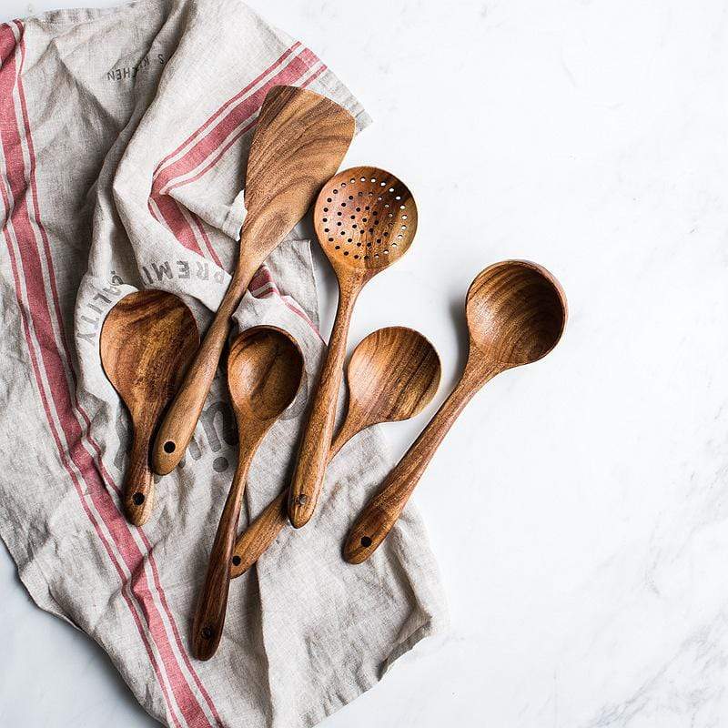 Großer Holz Kochlöffel aus Naturholz, kratzfrei & ideal für schonendes Kochen & Rühren in der Küche.
