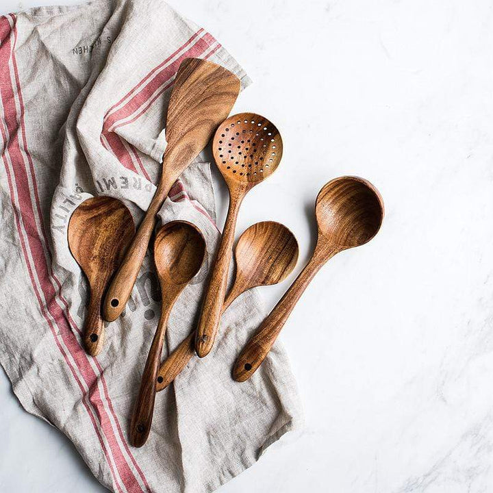 Großer Holz Kochlöffel aus Naturholz, kratzfrei & ideal für schonendes Kochen & Rühren in der Küche.