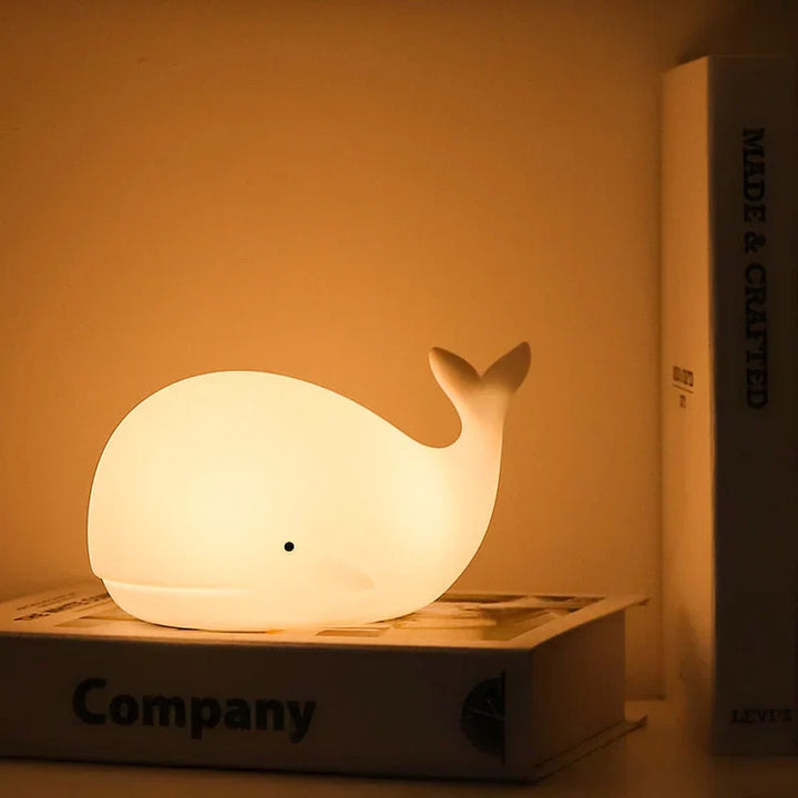 Niedliche Wal-Nachtlampe mit sanftem Farbwechsel für Kinderzimmer, ideal als LED Schlaflicht.