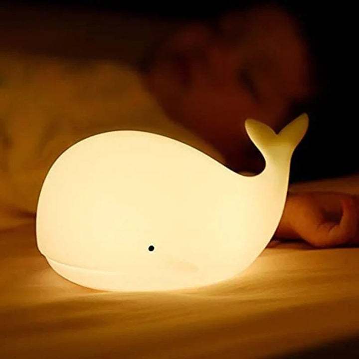 Kindgerechte Wal-Nachtlampe aus Silikon, mit Touch-Sensor und sanftem LED Farbwechsel fürs Babyzimmer.