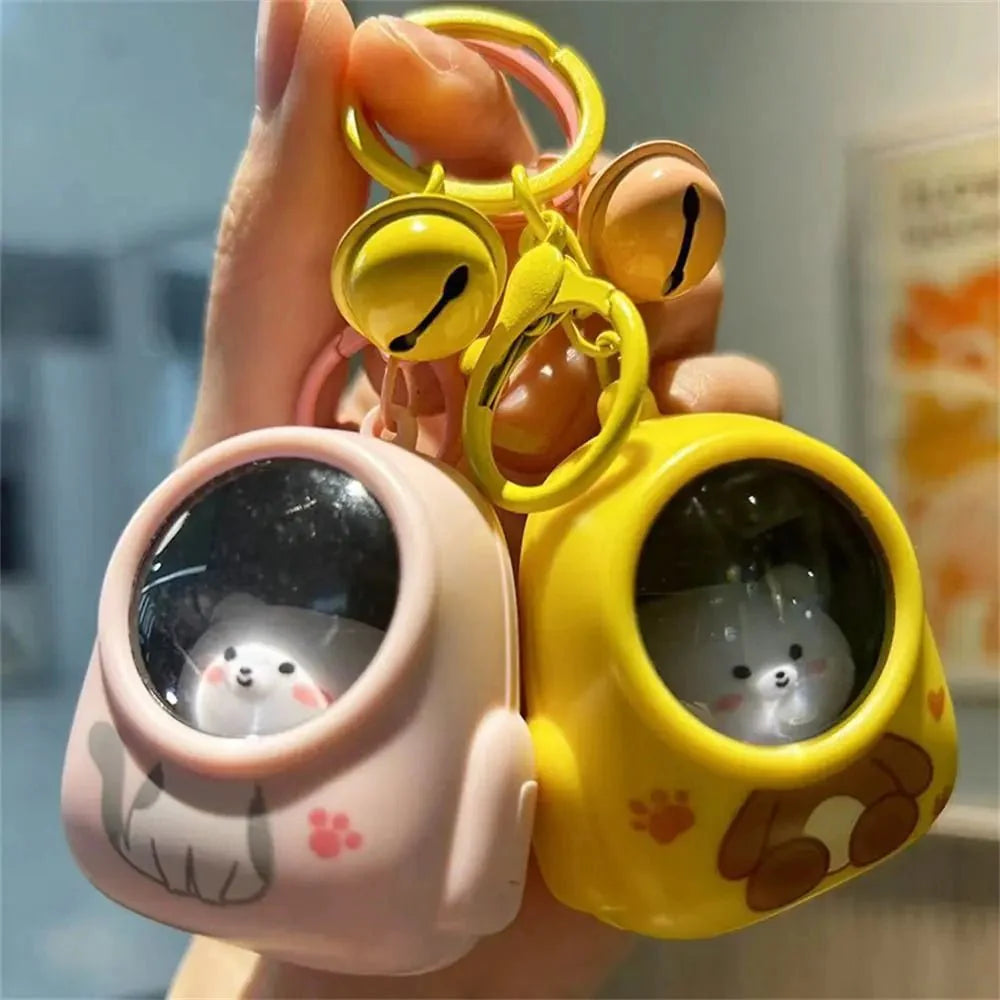 Kawaii Katzen-Astronaut Schlüsselanhänger mit integriertem Umgebungslicht. Süßer Begleiter und Taschenlicht für unterwegs.