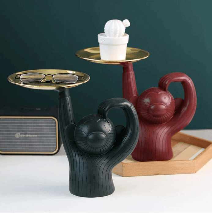 Detailreiche Affenfigur mit Tablett, ideal als Organizer für Kleinigkeiten & ansprechende Dekoration.