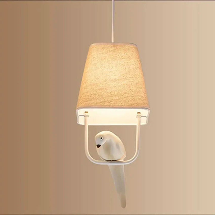 Nordica Nest Rattan Pendelleuchte im Skandi-Stil; handgeflochtene Hängelampe für natürliches Wohnambiente.