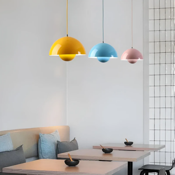 Helle NordicBlossom LED-Hängelampe, skandinavisches Design für Wohn- und Schlafzimmer.