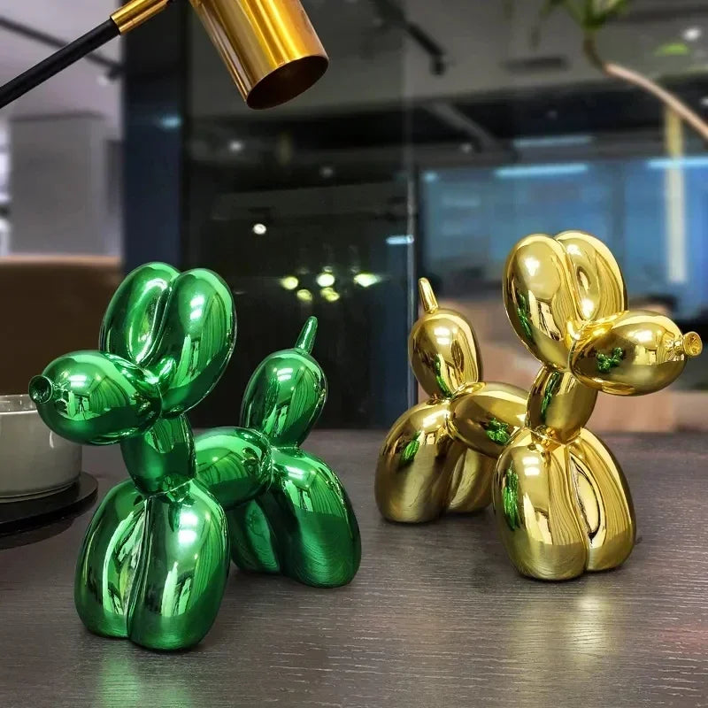 Ballon Hund Skulptur im modernen Interieur, stilvolle Wohnkultur und trendige Dekofigur.