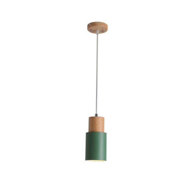 Minimalistische Pendelleuchte: heller Holzsockel & dunkles Textilkabel im nordischen Stil.