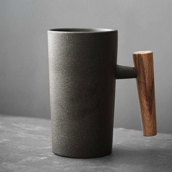 Einzigartige Latte-Tasse im Naturdesign aus Keramik, mit Holzgriff. Perfekt für Kaffeepause und als Teetasse.