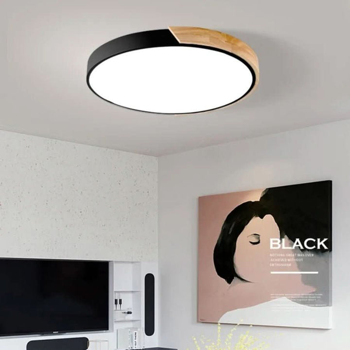 Moderne Holz-Deckenleuchte mit LED; minimalistische, runde Lampe fürs Schlafzimmer.