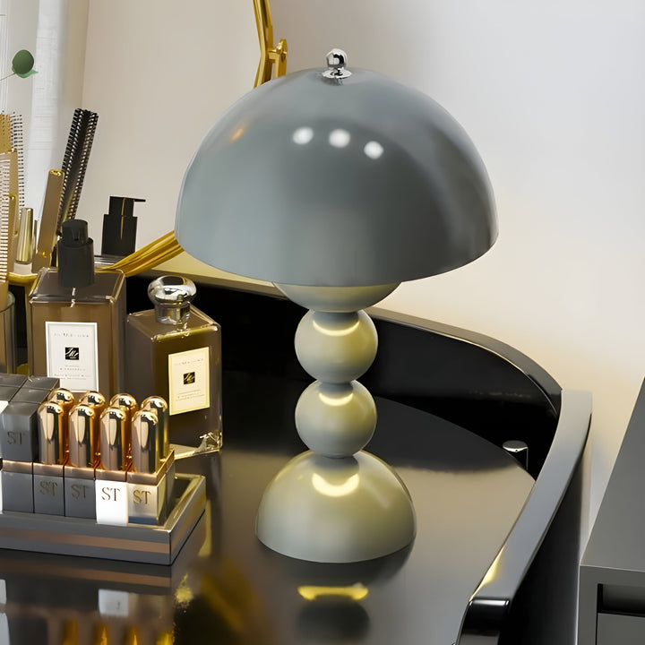 Skandinavische dimmbare Designlampe, LED, für exklusive Wohnraum- & Ambientebeleuchtung.