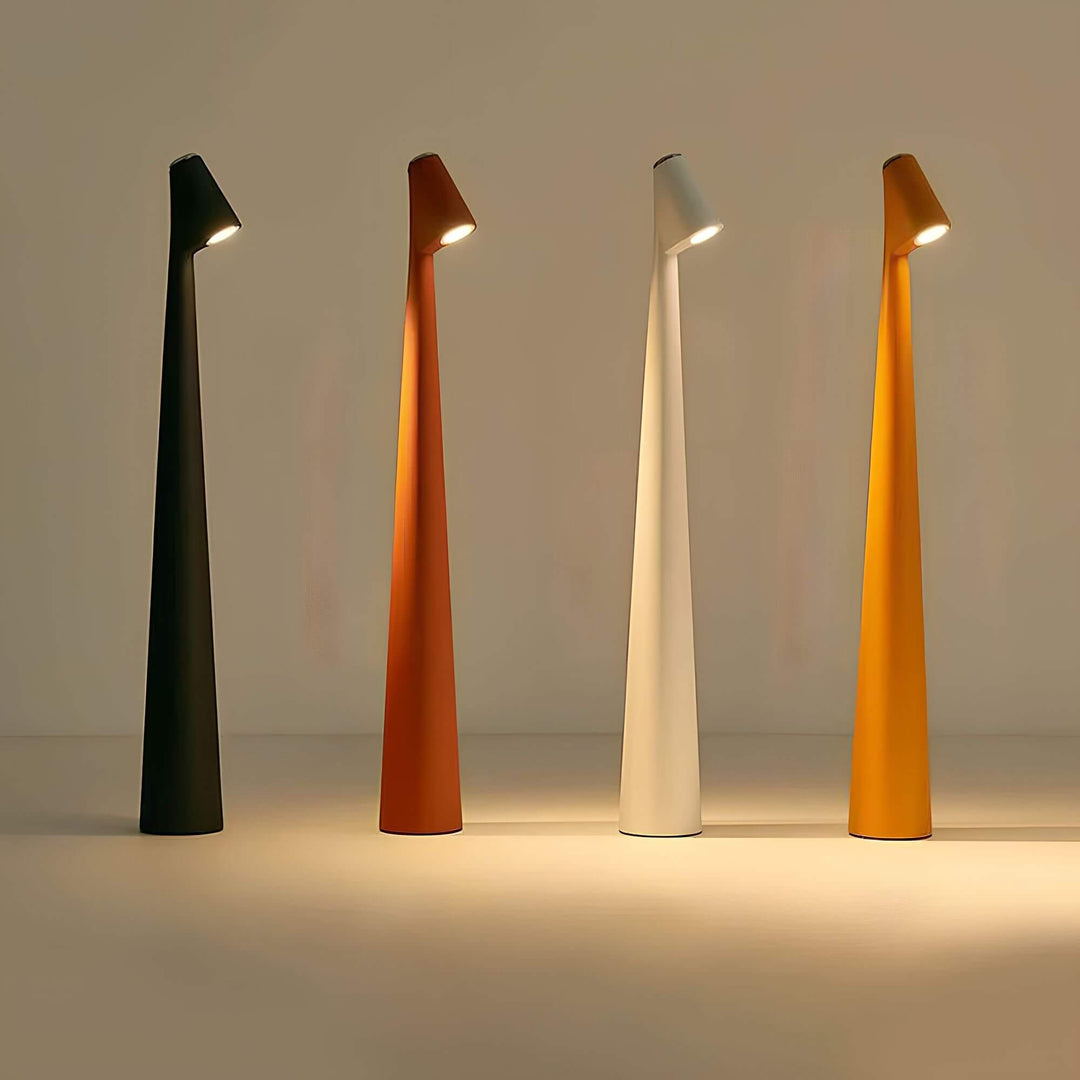 Nordische LED Tischlampe, kabellos, dimmbar. Minimalistisches Aluminium-Design für Wohn- und Bürobereich.