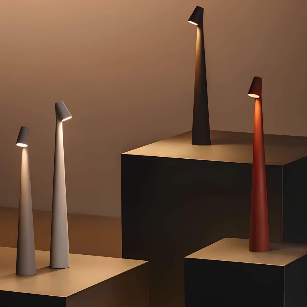 Elegante kabellose LED Tischlampe im nordischen Design mit Dimmfunktion. Ideal als Leselampe mit Akku.