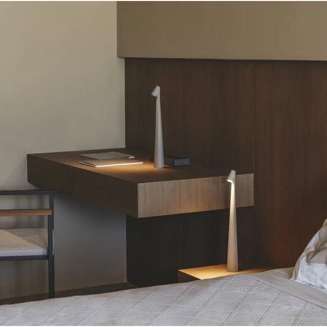 Hochmoderne kabellose LED Tischlampe, stimmungsvolles Licht für Zuhause und unterwegs.