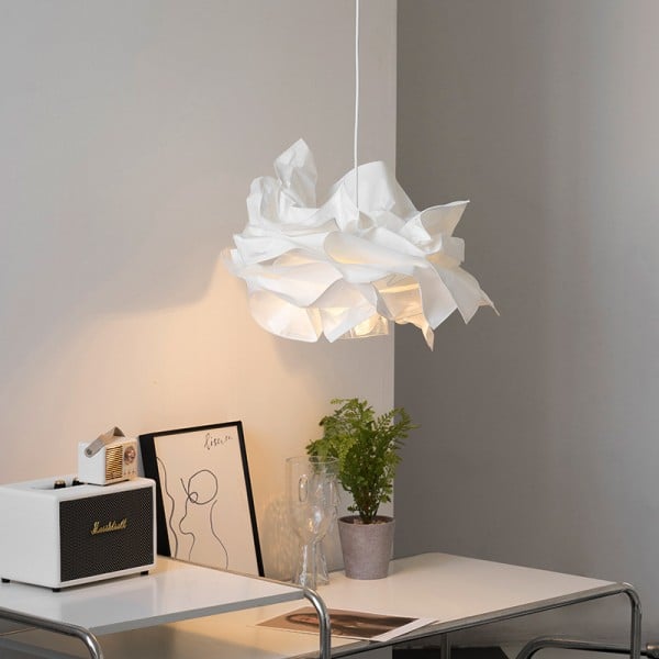 Elegante Papierlampe im Wolken-Design, perfekt als Hauptbeleuchtung oder Ambiente Licht.