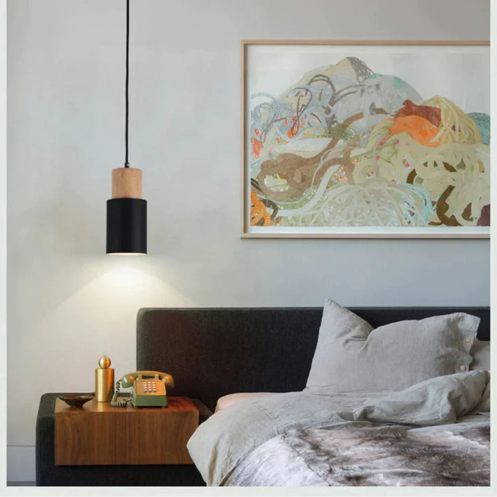 Elegante Holz-Pendelleuchte für Esszimmer oder Küche, nordischer Stil und warmes Licht.