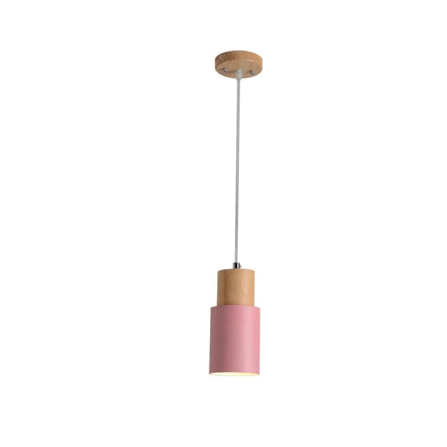 Deckenleuchte im nordischen Stil mit Holz-Akzent, ideale moderne Lampe für behagliches Wohngefühl.