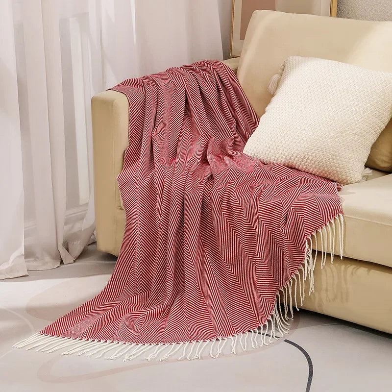 Ganzjahresdecke: weiche Baumwolldecke mit nordischen Streifen für Sofa & Schlafzimmer.