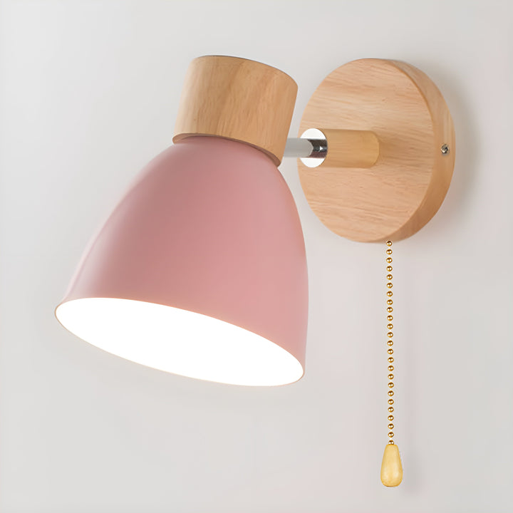 Nordische Holzlampe E27 Wandbeleuchtung mit Zugschalter. Moderne Designleuchte für stilvolles Ambiente.