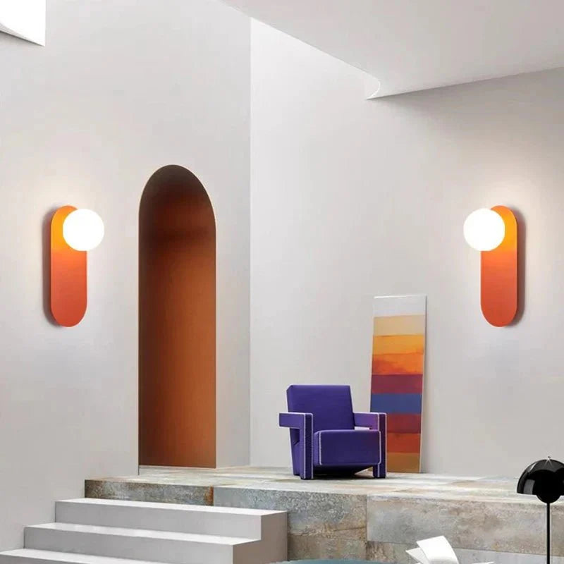 Bunte nordische Wandlampe aus Eisen, modernes skandinavisches Design für stilvolle Innenraum-Beleuchtung.