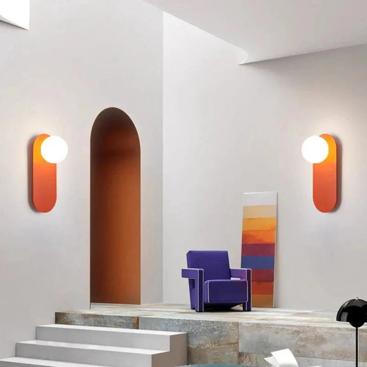 Bunte nordische Wandlampe aus Eisen, modernes skandinavisches Design für stilvolle Innenraum-Beleuchtung.