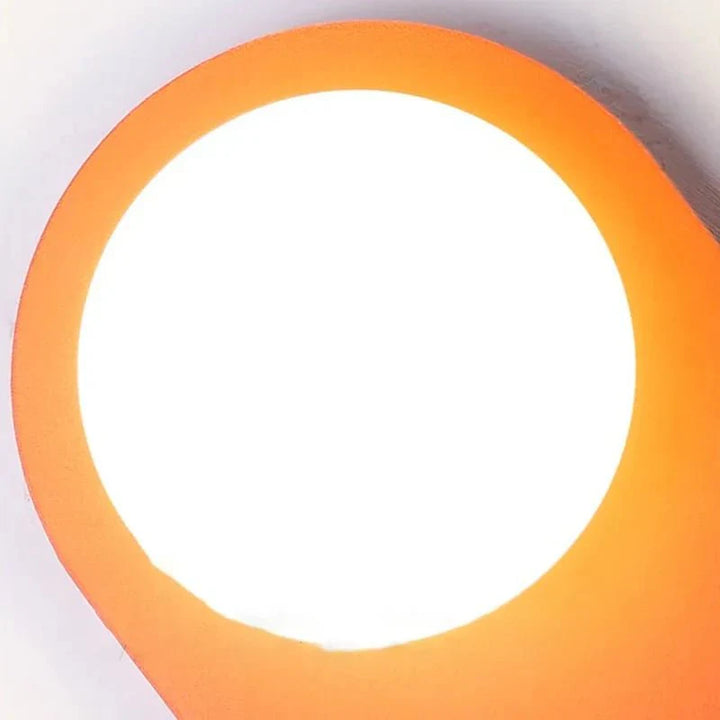 Moderne skandinavische Wandlampe, buntes Eisendesign. Ideal für Wohnzimmer, Schlafzimmer und Flurbeleuchtung.
