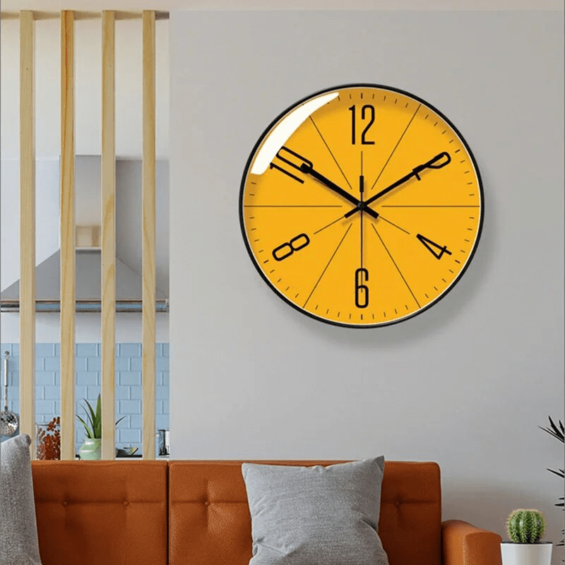 Stilvolle schwarze nordische Wanduhr, modern, leise, zeitloses Design, passt zu jeder zeitgenössischen Einrichtung.