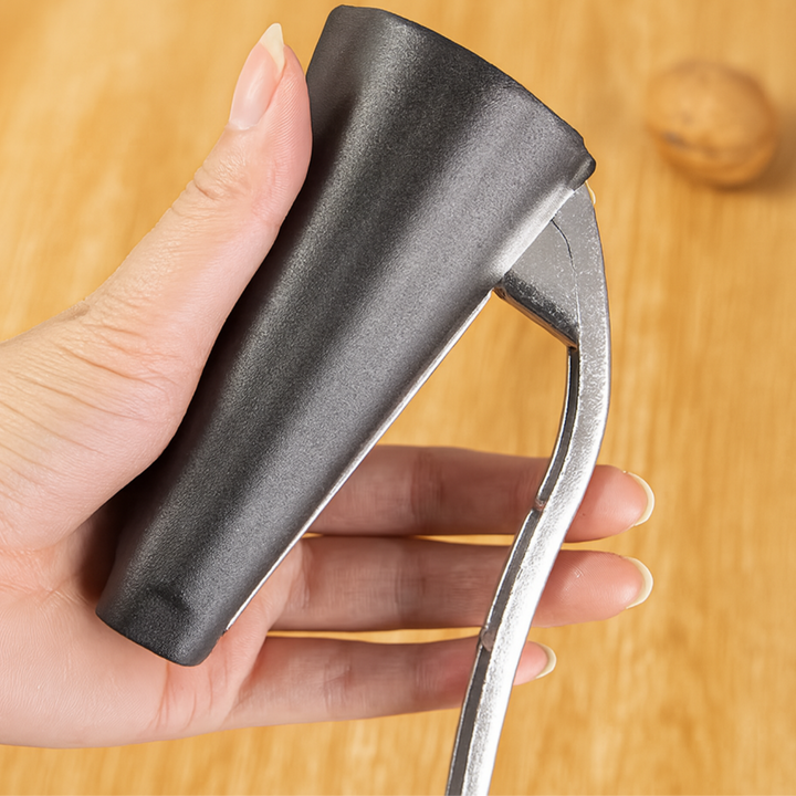 Praktischer Haushaltswaren-Nussknacker aus Aluminiumlegierung für müheloses Öffnen von Nüssen. Eleganter Küchenhelfer.