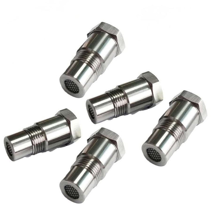 Set von O2-Sensor-Adaptern für verschiedene Fahrzeugmodelle, essentielles Tuning-Zubehör.