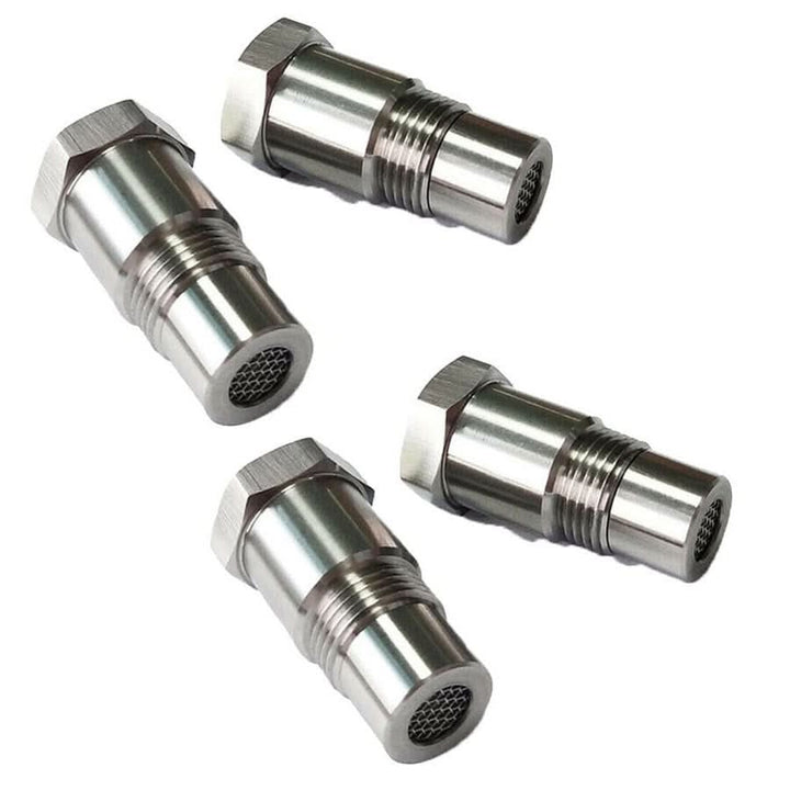 Detailansicht eines präzisionsgefertigten O2-Sensor-Adapters aus robustem Edelstahl.