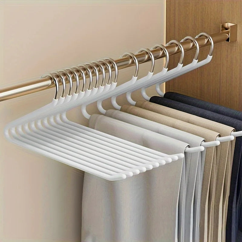 Platzsparender Hosenbügel, hält Ihre Hosen knitterfrei und schafft mehr Raum im Kleiderschrank.