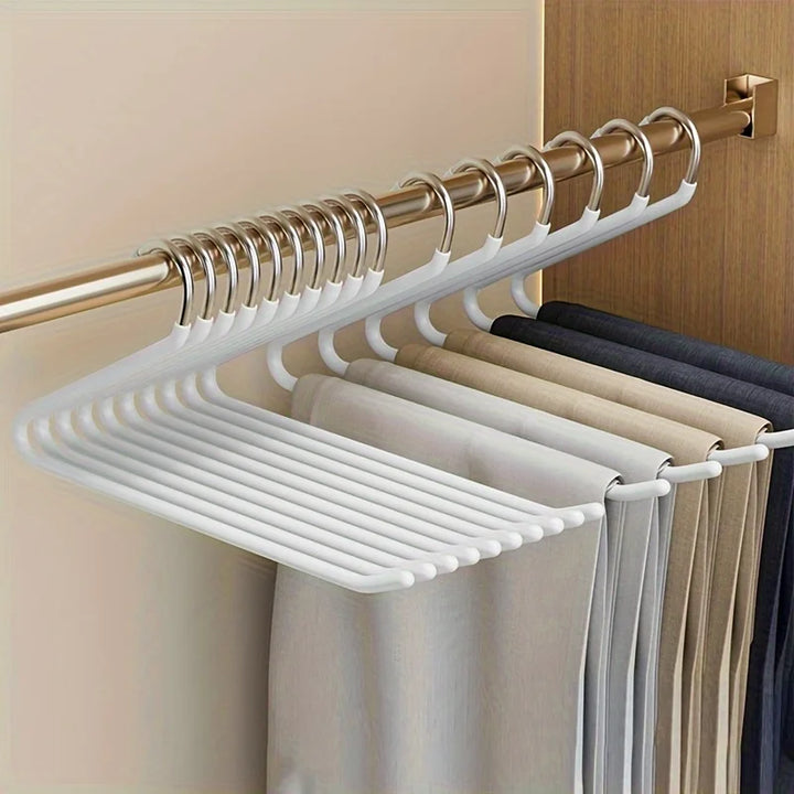 Platzsparender Hosenbügel, hält Ihre Hosen knitterfrei und schafft mehr Raum im Kleiderschrank.