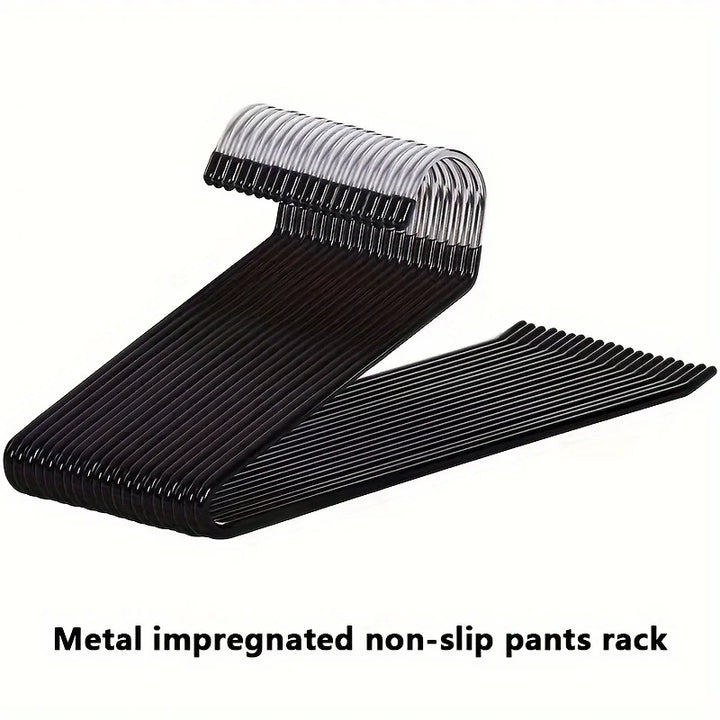 Detailaufnahme des rostbeständigen Metall-Hosenbügels, zeigt Qualität und offenes Design für Hosen.