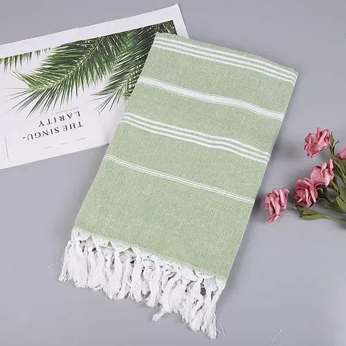 Vielseitiges Ona Reisehandtuch: schnelltrocknend & leicht. Perfekt als Strandtuch oder Saunatuch mit Fransen.