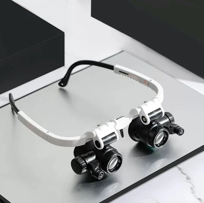 Optiview Vergrößerungsbrille mit heller LED-Beleuchtung und Wechselgläsern für präzises Arbeiten und Hobbys.