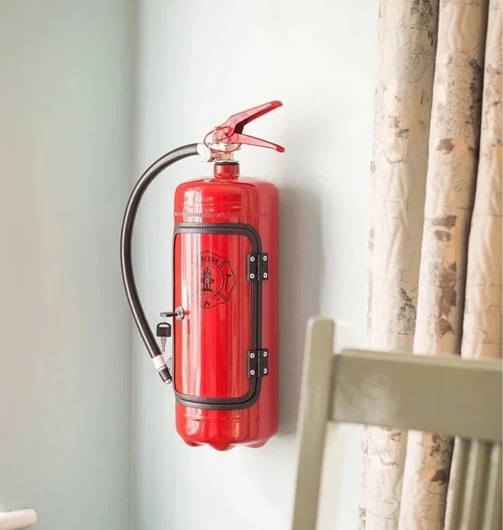 Exklusive Feuerlöscher Mini-Bar für Männer, ideal als besondere Überraschung zum Vatertag oder Weihnachten.