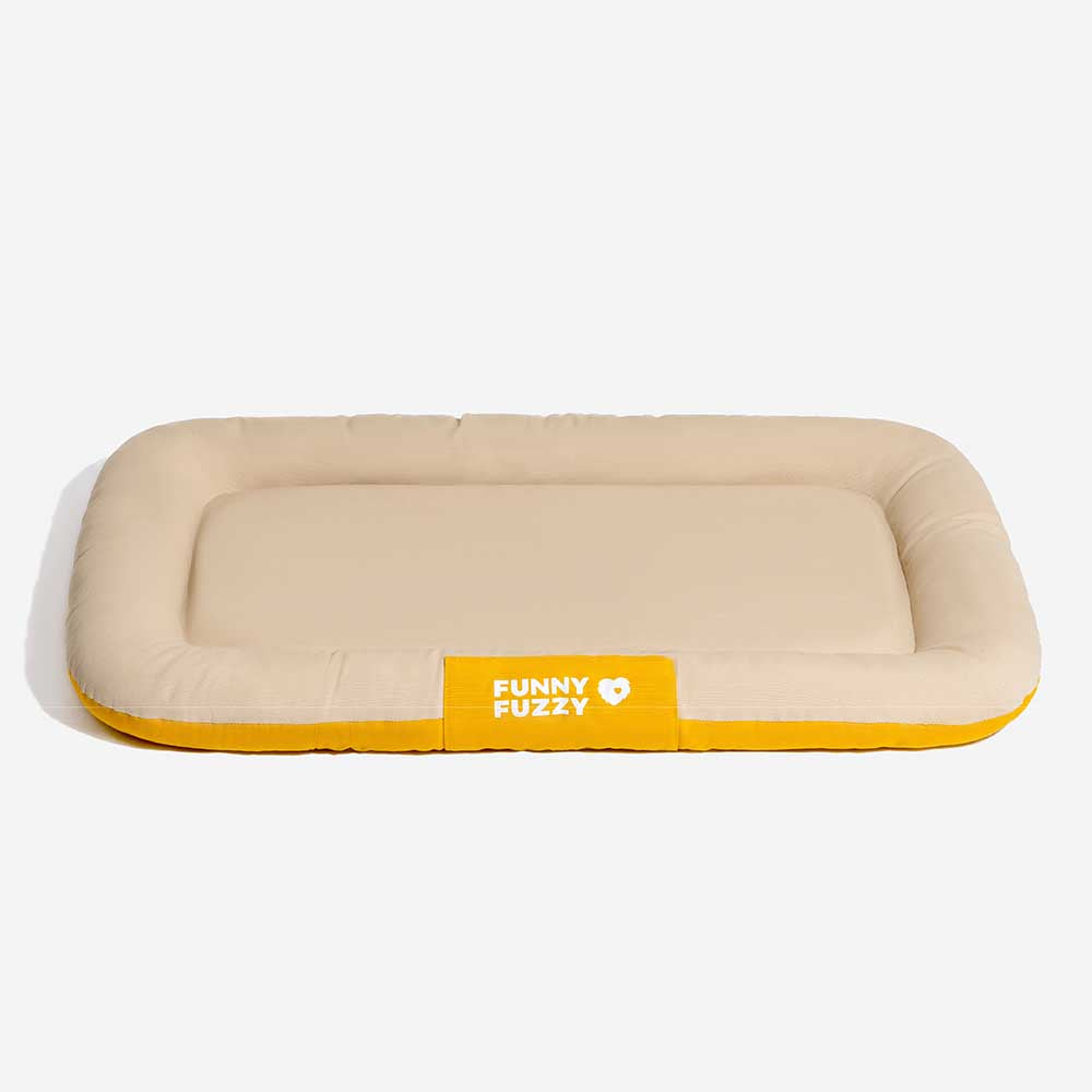 Orthopädische Hundematte, wasserdicht, kratzfest, als flexibles Haustierbett für drinnen & draußen.