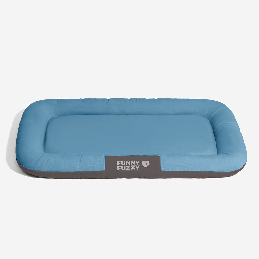 Leichtgewichtige orthopädische Outdoor Hundematte, wasserdicht & kratzfest. Praktisches Reisebett.