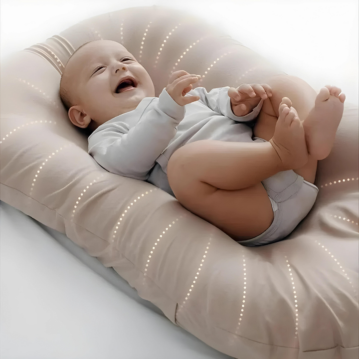 Orthopädisches Babykissen für Neugeborene zur Vorbeugung von Kopfverformung und Förderung gesunder Kopfform.