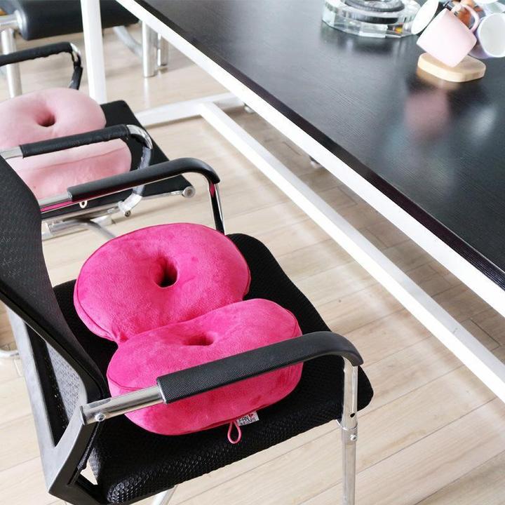 Orthopädisches ComfortLift Sitzkissen aus Memoryschaum für Rücken- & Hüftkomfort. Ideal für gesunde Haltung.