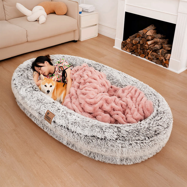 Bequemes orthopädisches Donut Hundebett, warm und weich, perfekt für lange Nächte.