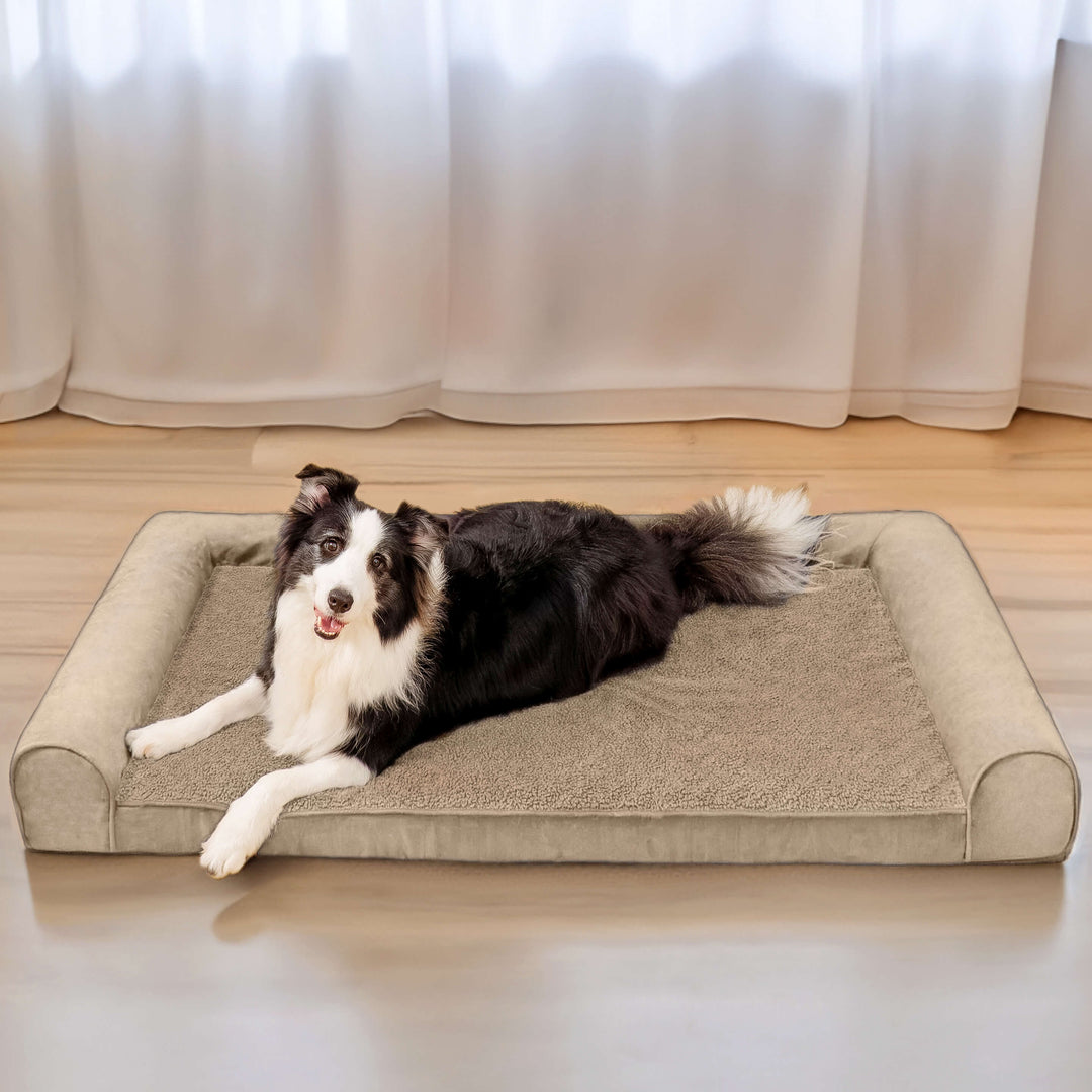 Orthopädisches Eck-Hundebett, Detailansicht der weichen Kunstfleece-Oberfläche & Wildleder-Rand.