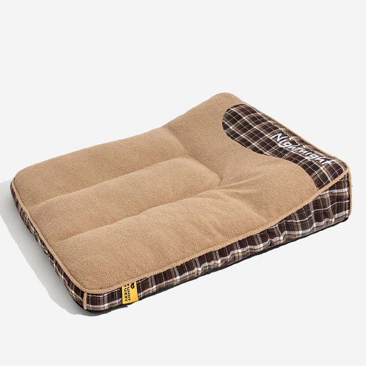 Gelenkschonendes Hundebett aus Teddyfell, orthopädisch & pflegeleicht, ein Schlafplatz für Tierwohl.