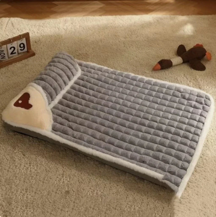 Luxuriöses orthopädisches Hundebett mit Memory Foam Kern. Strapazierfähiger, waschbarer Bezug für Haustier-Komfort.
