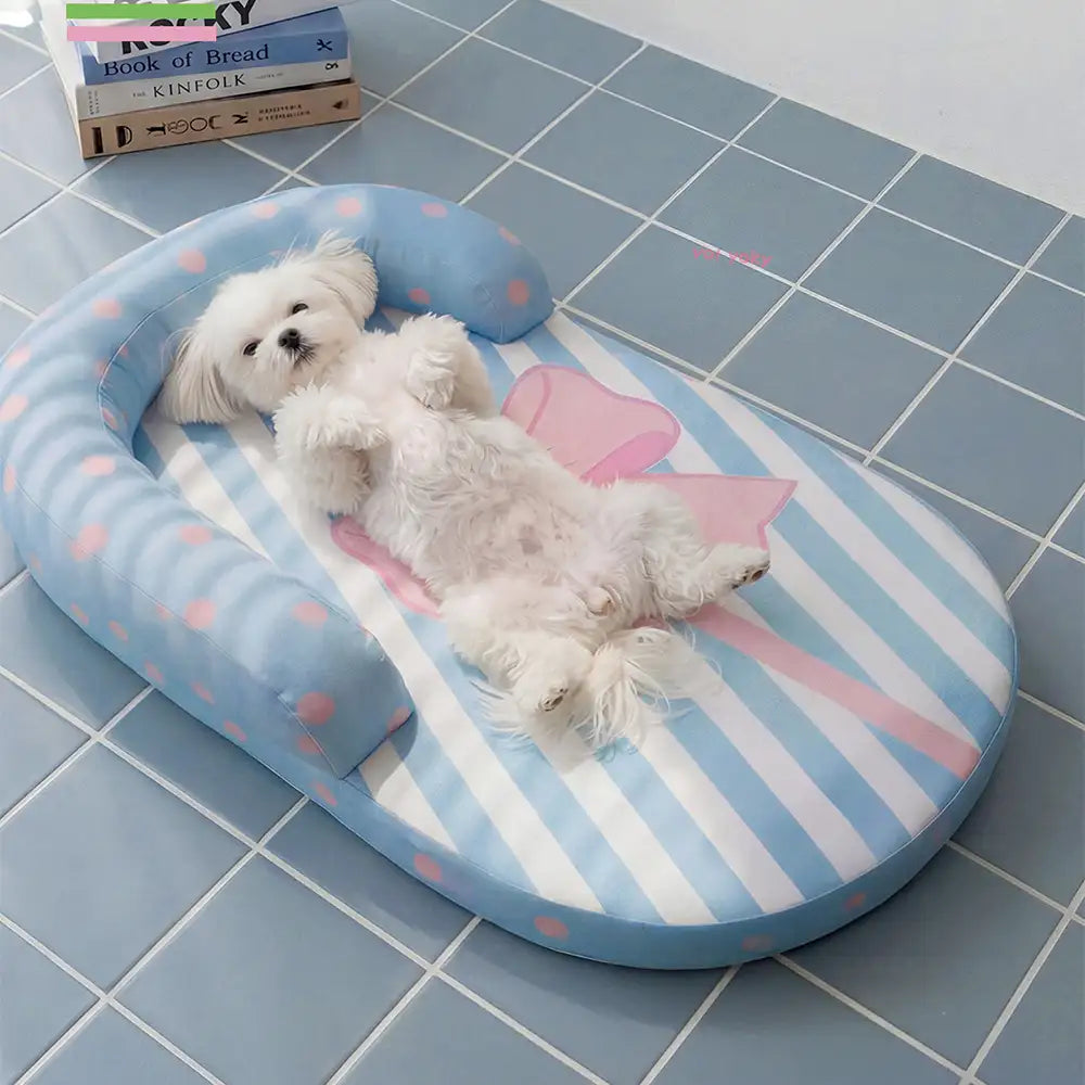 Ergonomisches orthopädisches Hundebett mit Nackenstütze. Entlastet Gelenke, kühlend für entspannten Hundeschlaf.