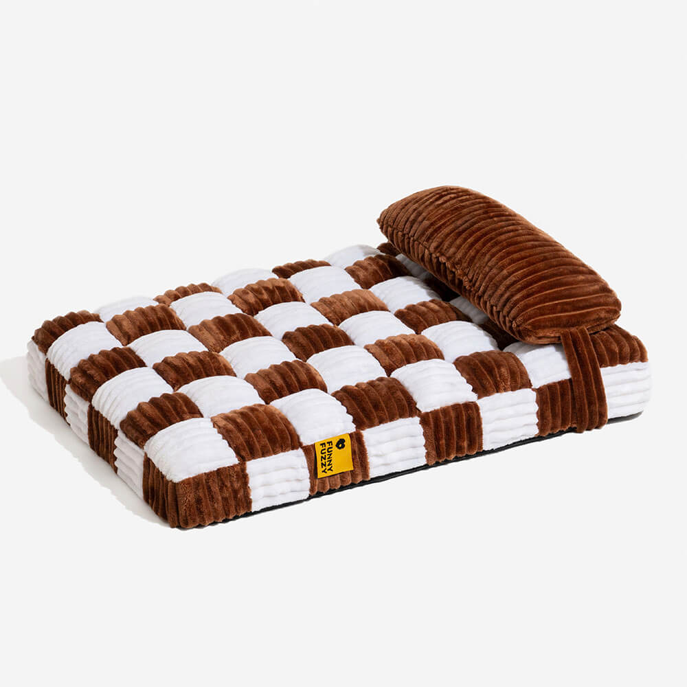 Gemütliches orthopädisches Hundebett mit Schachbrett-Plüsch in Braun. Perfekt für müde Gelenke.