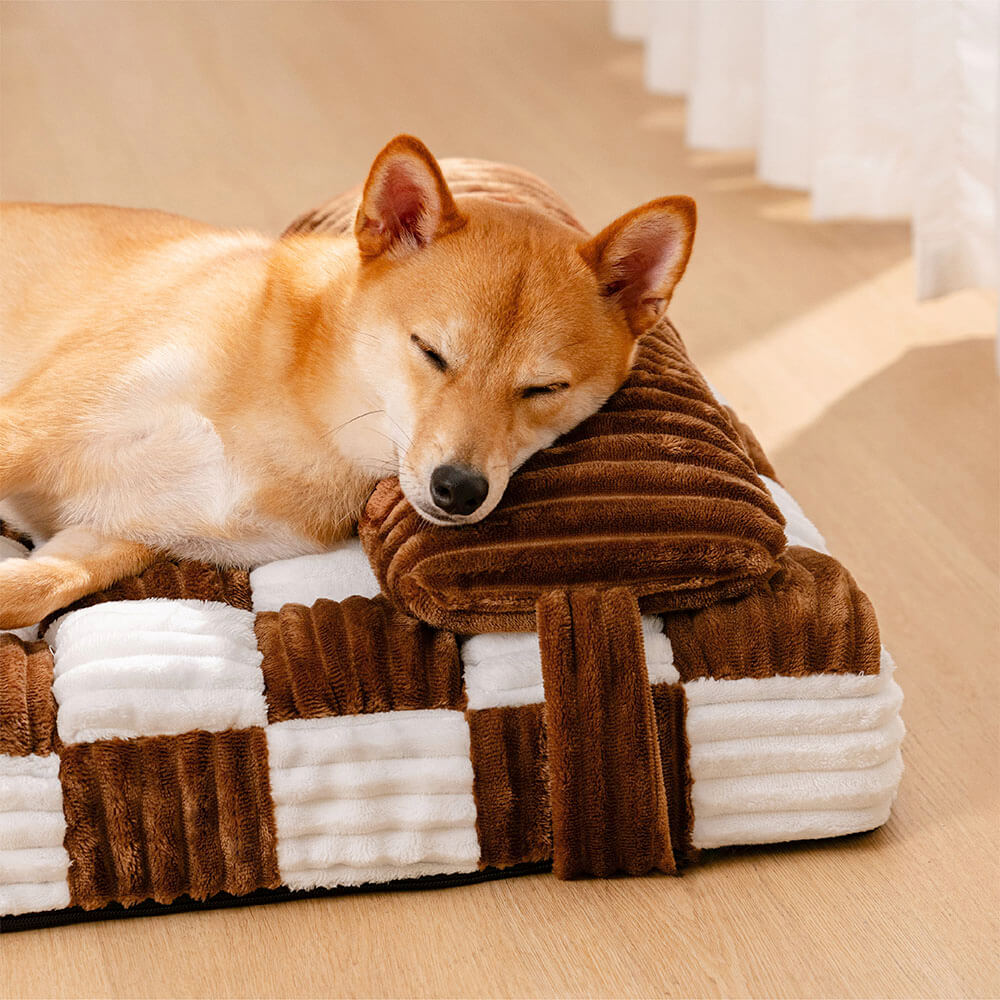 Hochwertiges orthopädisches Hundebett mit Schachbrett-Plüsch, in verschiedenen Größen (M, L, XL).